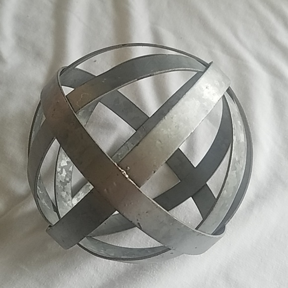 Decor Metal Silver Balls Very Unique - Picture 3 of 7